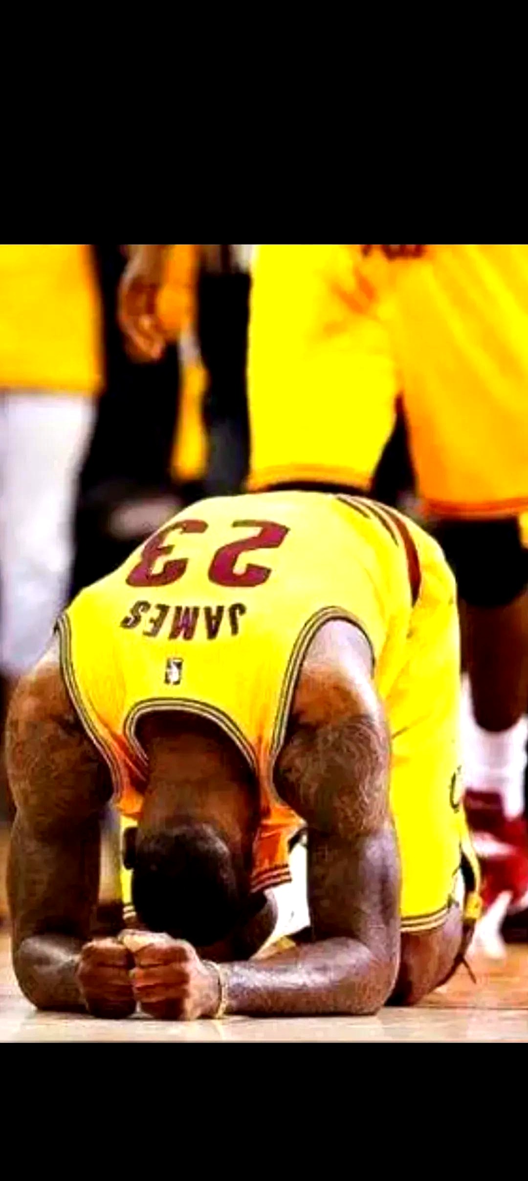 包含詹姆斯在掘金比赛中赛况扑朔迷离，爆冷引发热议！的词条